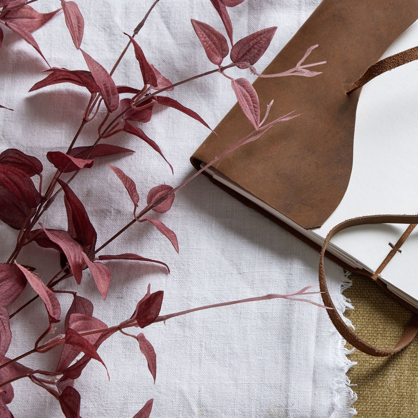 Set of 3 Artificial Flowers Ornamental Burgundy Leaf Stems