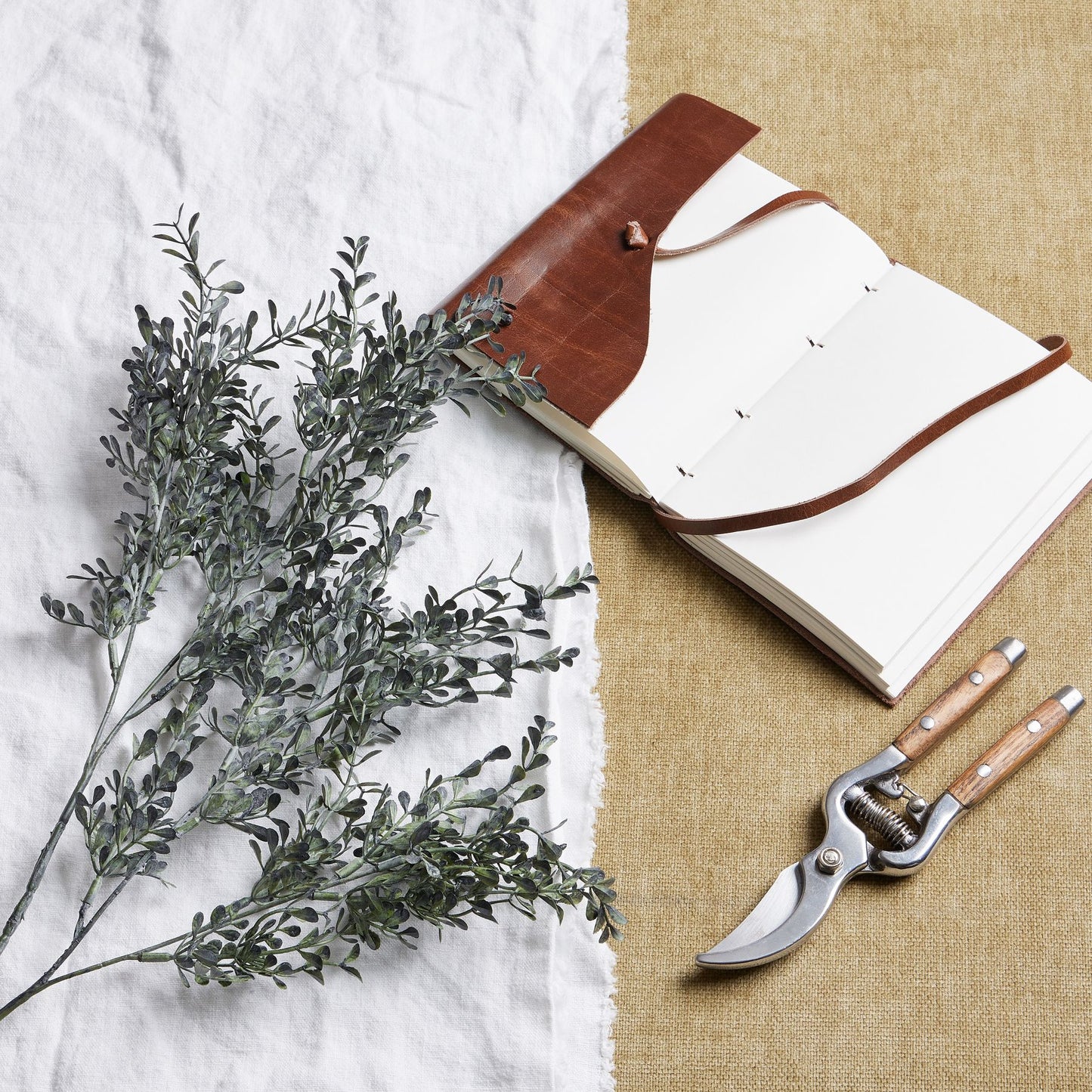 Set of 3 Artificial Flowers Blackened Grass Spray Stems