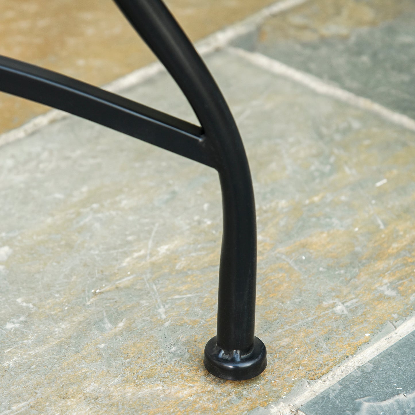 Sesori Ceramic Grey And Black Round Mosaic Garden Table
