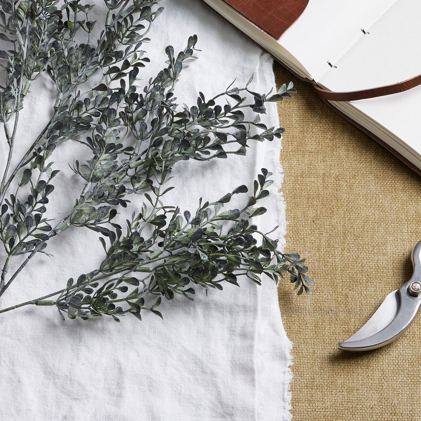 Set of 3 Artificial Flowers Blackened Grass Spray Stems