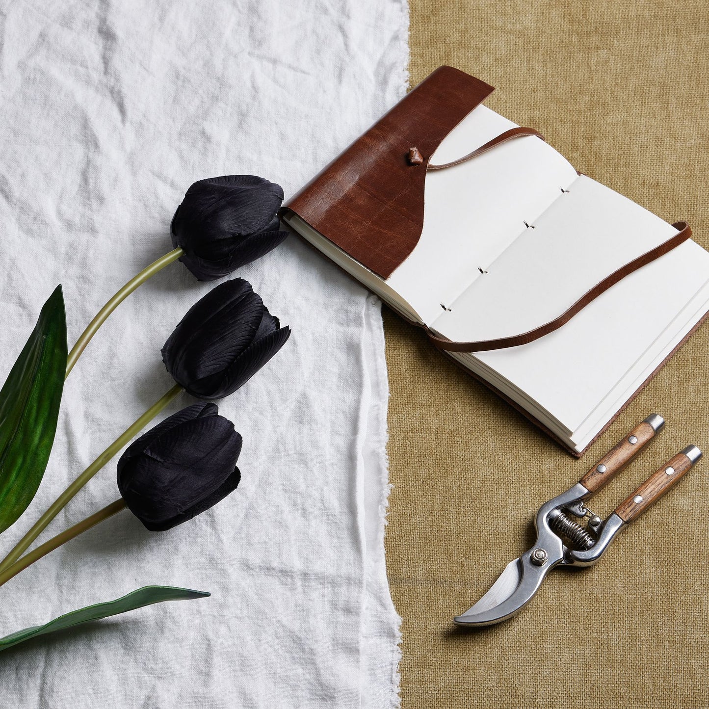 Set of 3 Artificial Flowers Black Tulip Stems