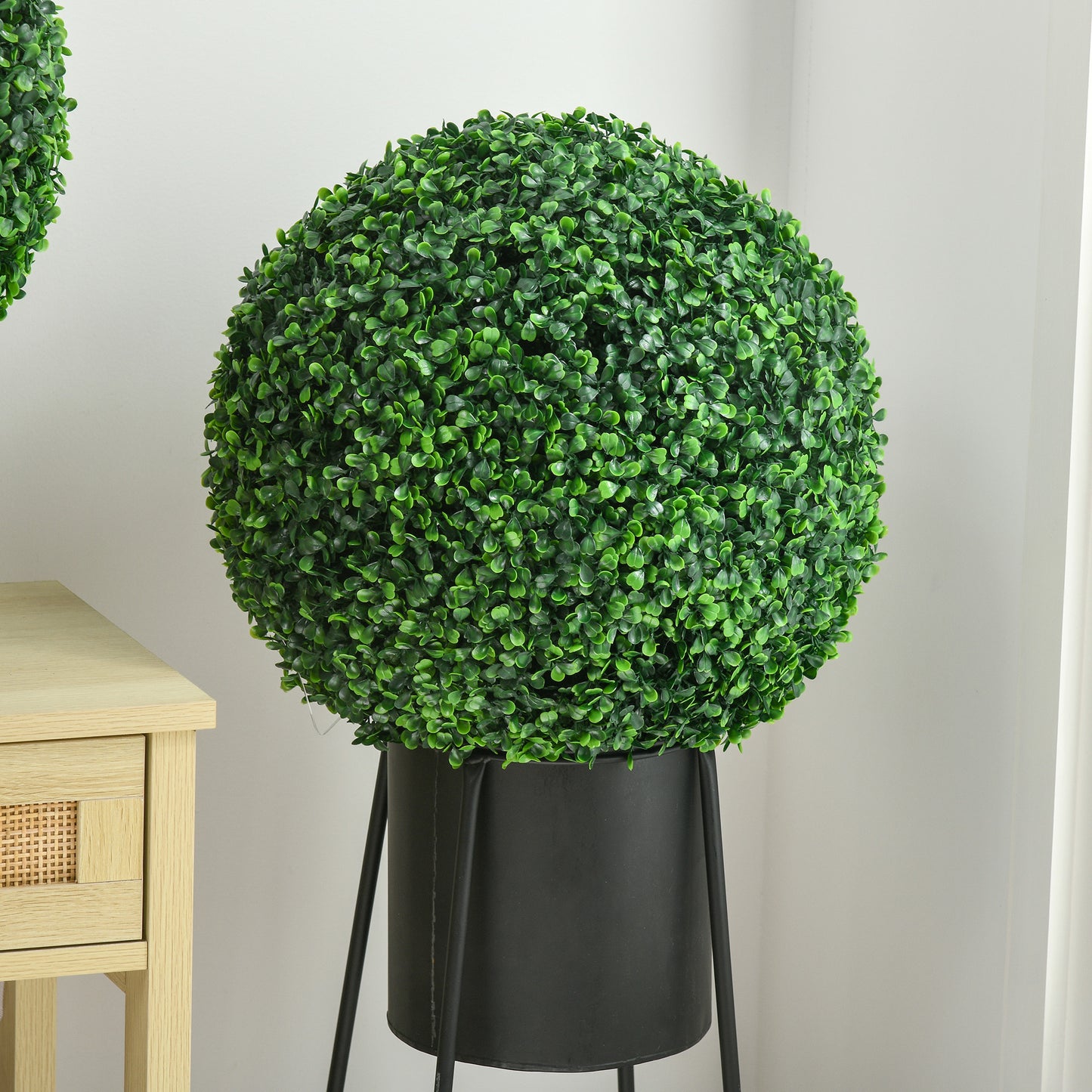 Tasa Halo Pair Of Artificial Boxwood Ball Plants In Green Finish